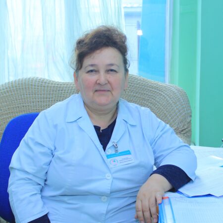 Елчибаева Хадиша Заттыбековна Врач физиотерапевт высшей катигории стаж более 25 лет-min